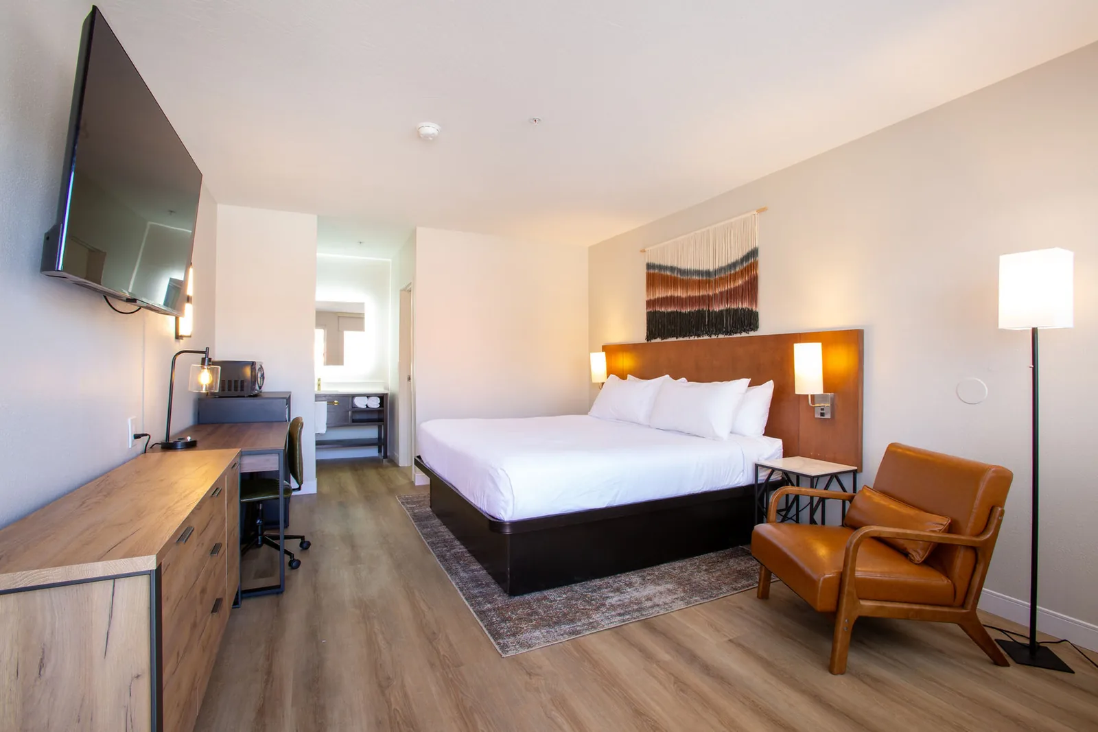 King Mobility Accessible Room at Kokopelli Inn Sedona with king bed, desk, and armchair
