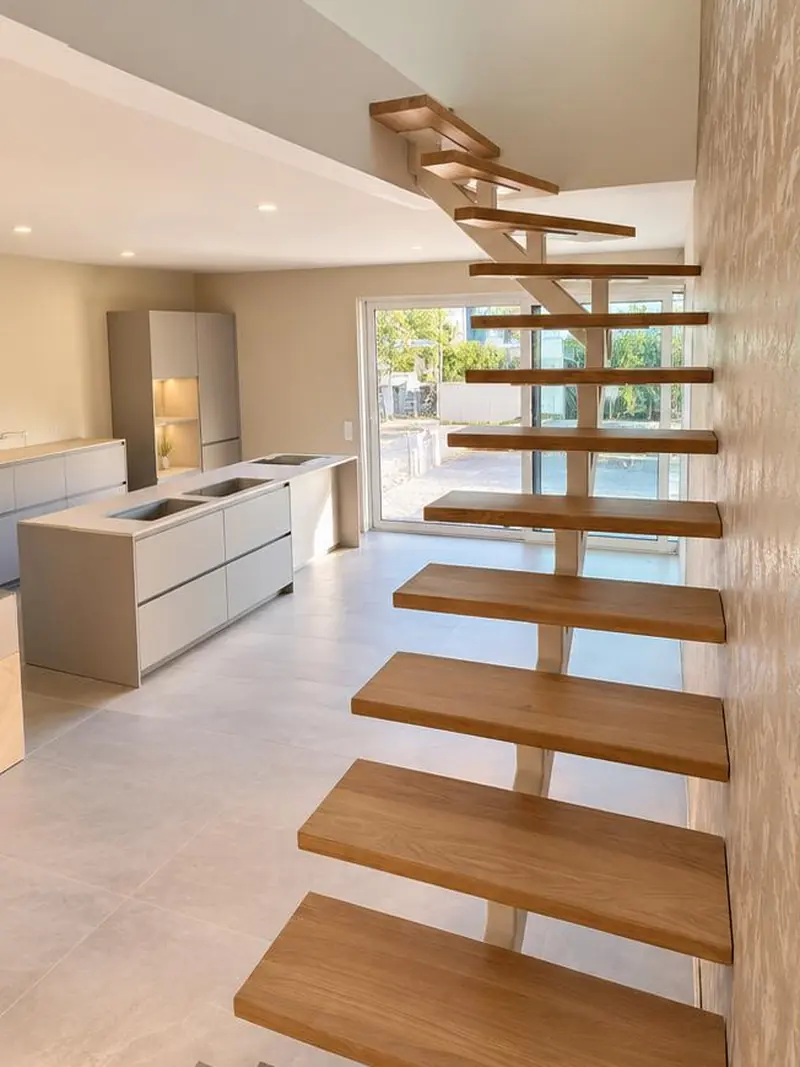 Mittelholmtreppe mit Holzstufen