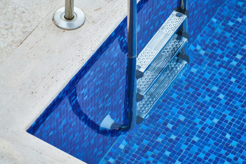 Pool Tile in Texas — How to Choose the Right Type, Color, and Material That Actually Holds Up