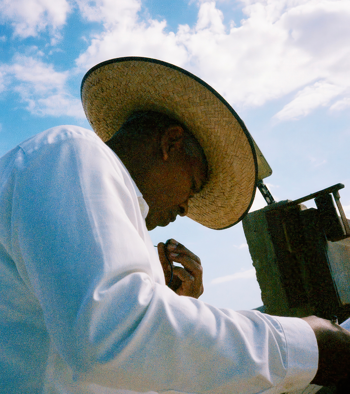 Worker in a straw hat and white shirt at Paradero
