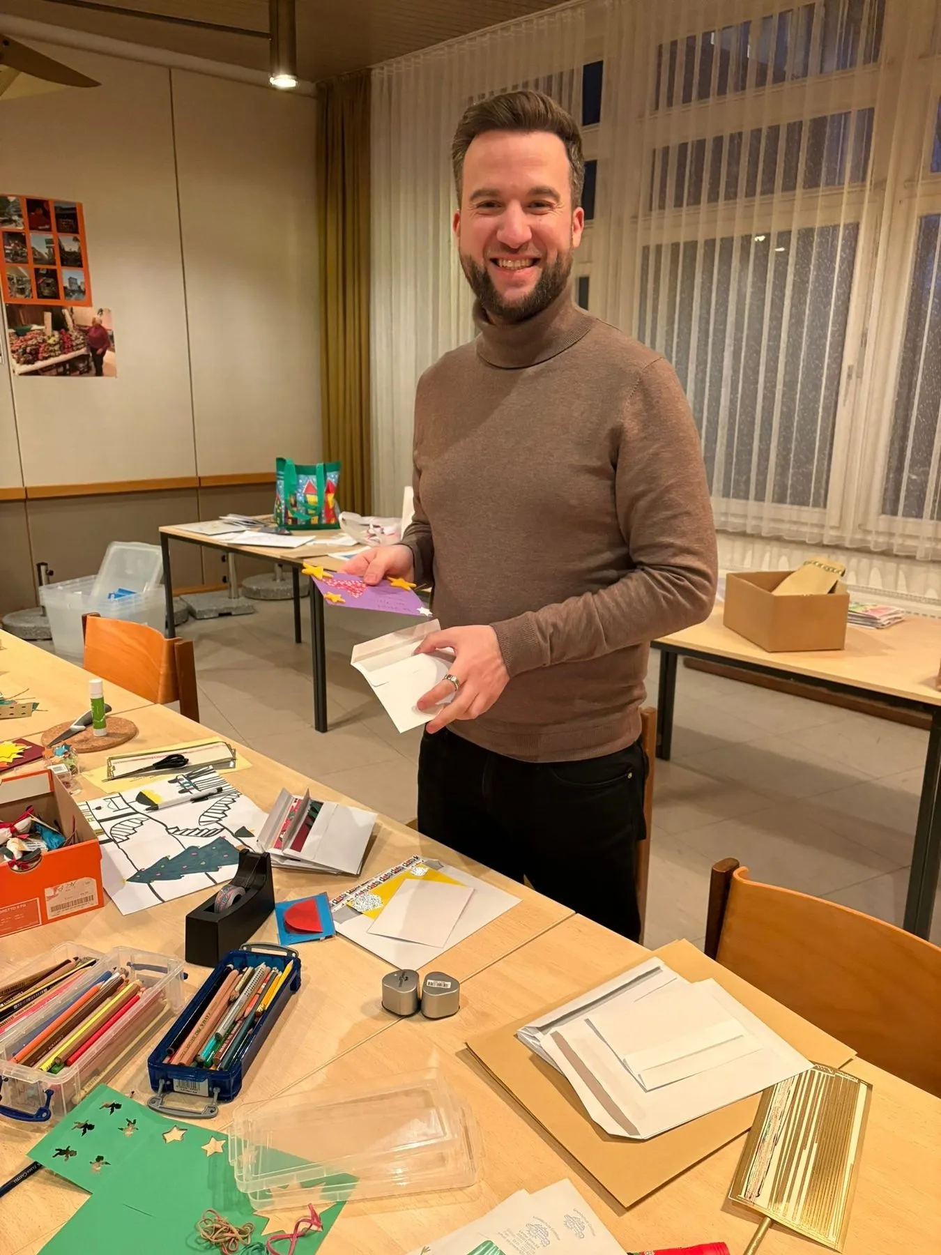 Manuel Marzoli bei der Aktion Briefe gegen Einsamkeit in Hemmingen