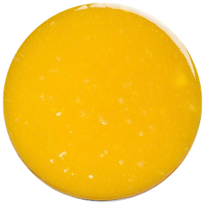 Surface lisse et brillante d'un smoothie pêche de couleur orange vif.