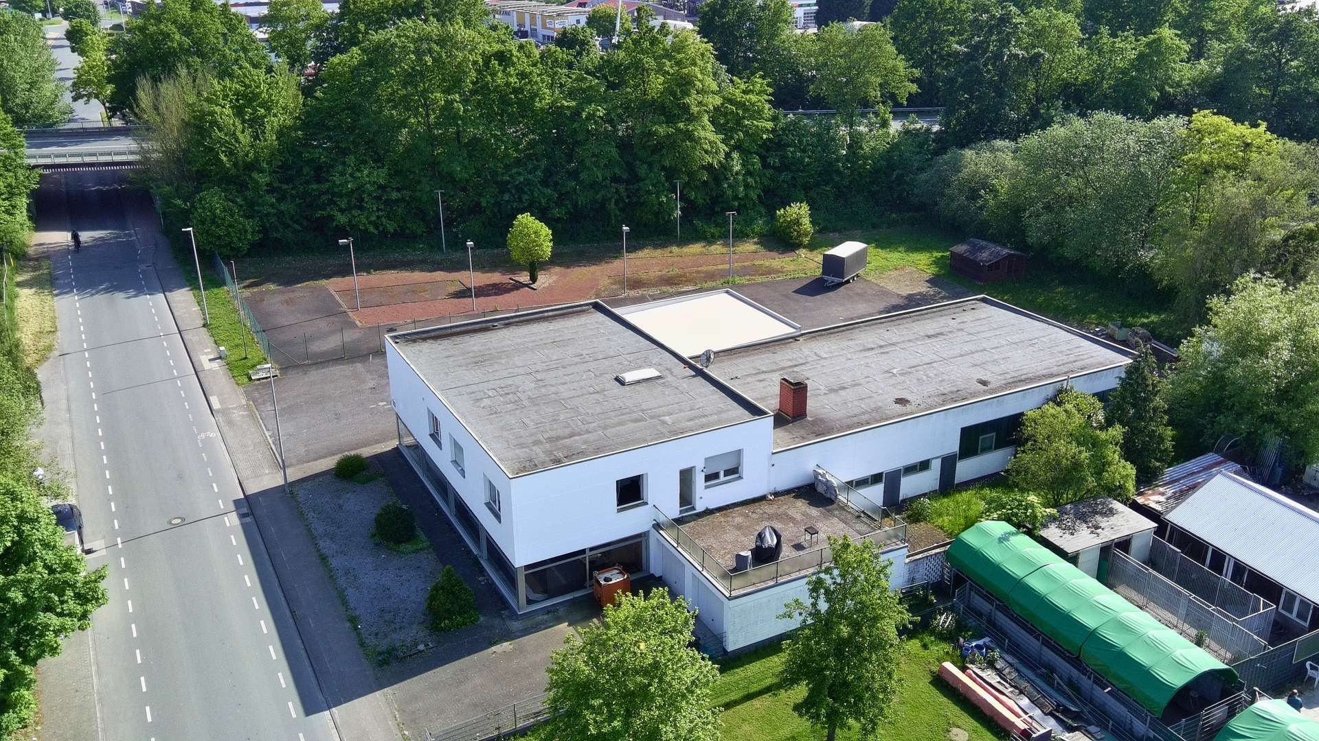 Gewerbeimmobilie mit Halle, Büro und Ausstellung – auch in Teilflächen vermietbar - in Coesfeld