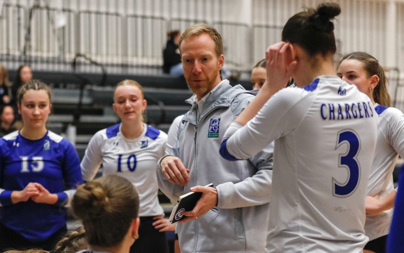 Brent talking with Camosun Chargers players during a timeout
