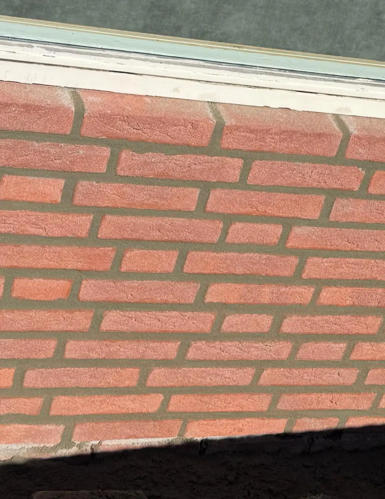 Hersteld metselwerk aan een woning