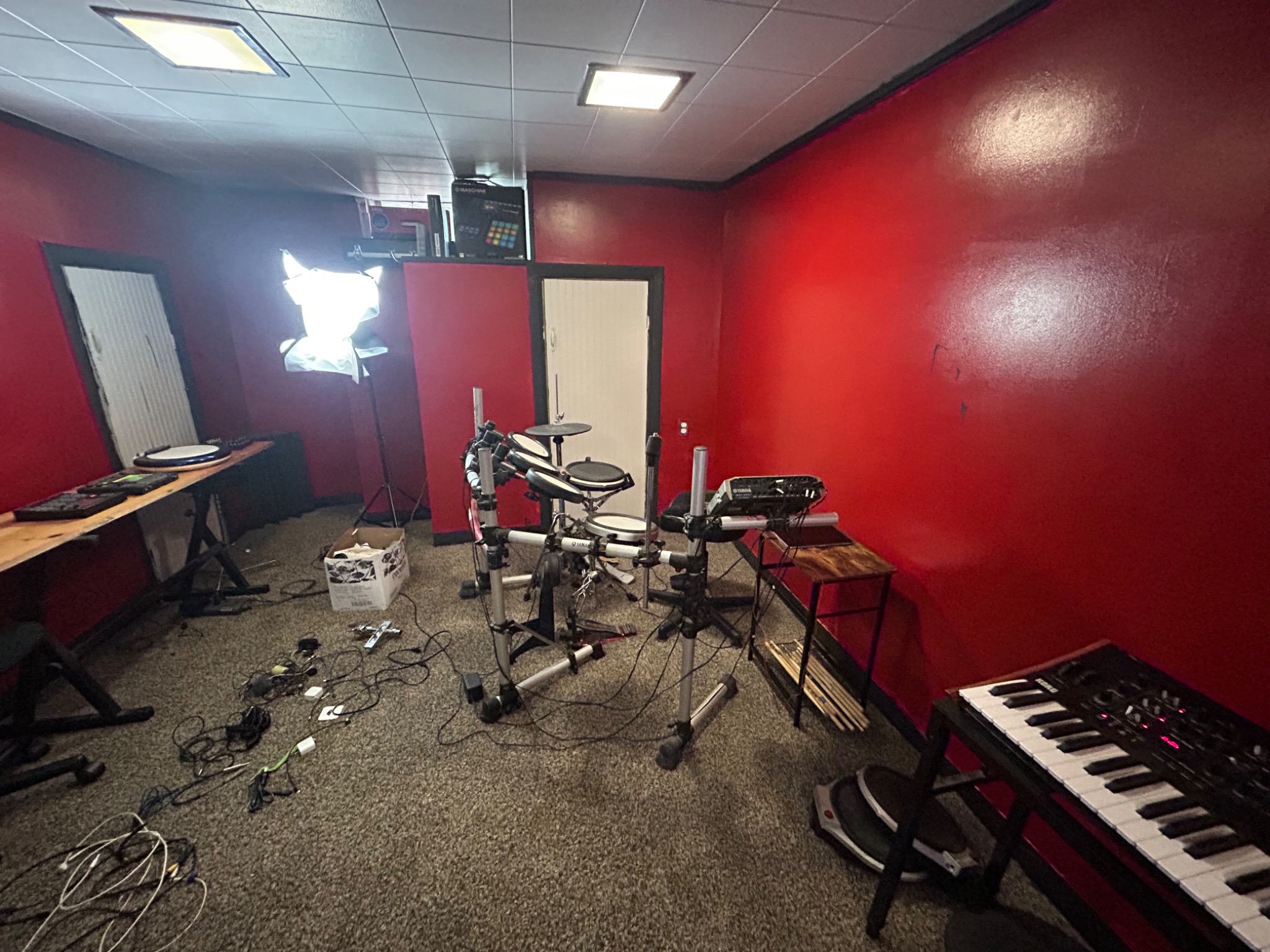 Wide view of the Mind Space studio room