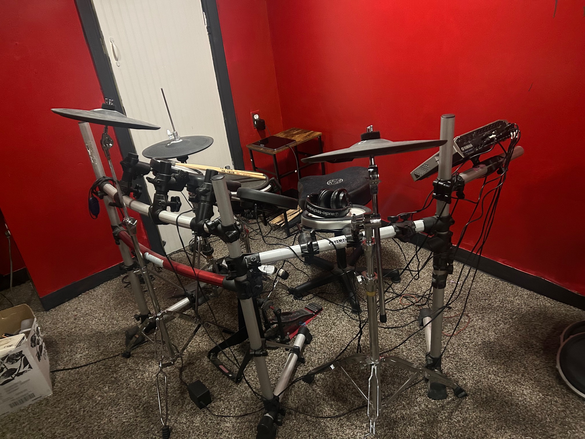 Electronic drum kit in the red Mind Space studio room