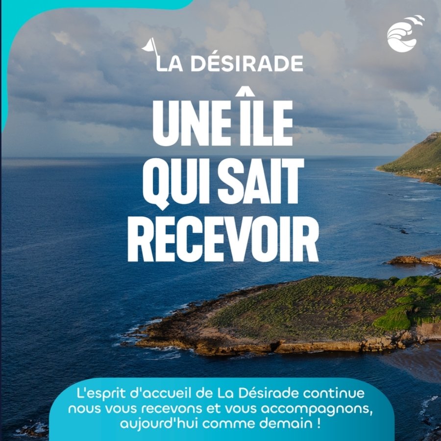 Office de Tourisme de la Riviera du Levant, publication « La Désirade, une île qui sait recevoir » : la côte de l’île vue du ciel, une pointe verdoyante avancée dans l’océan