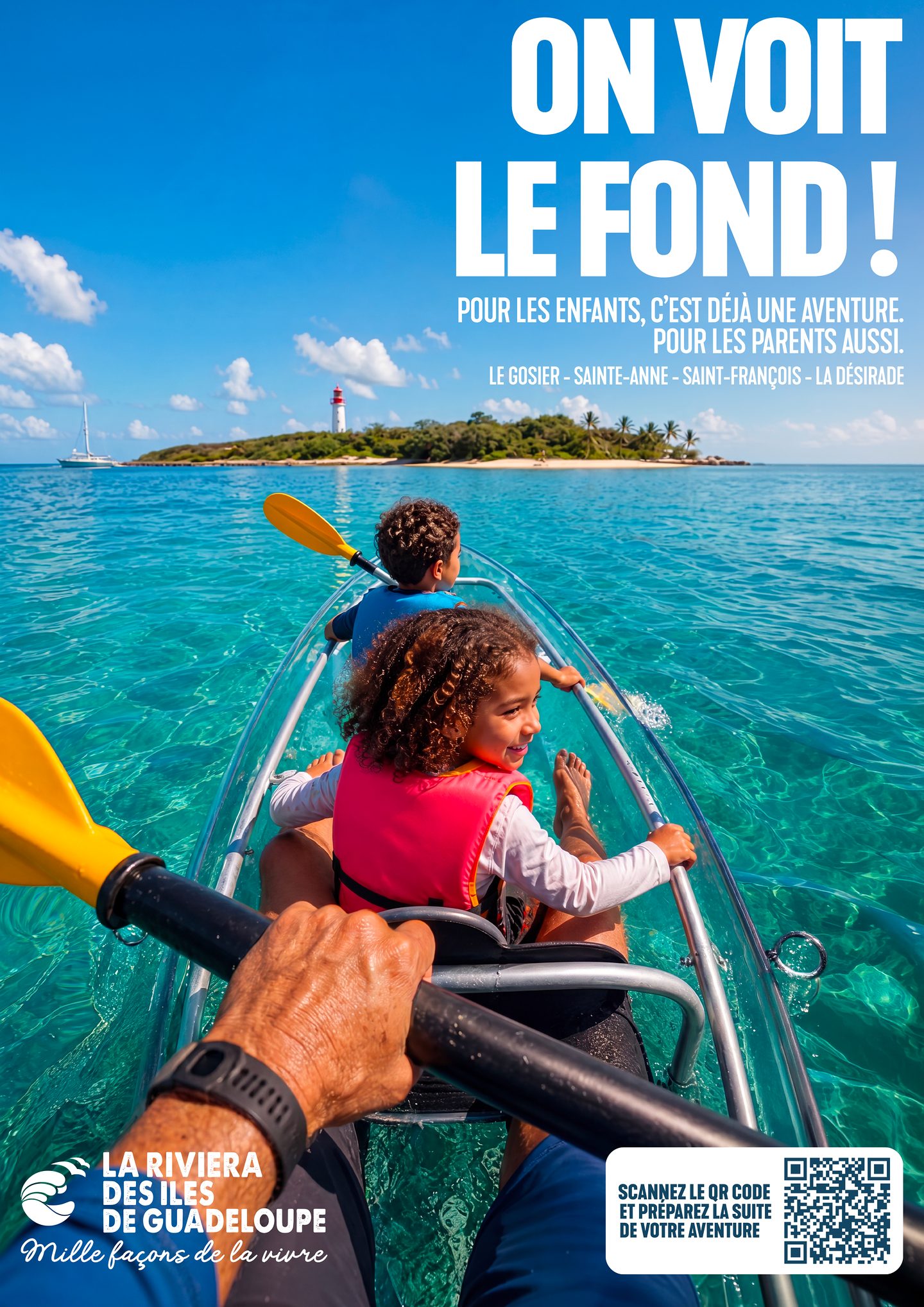 Office de Tourisme de la Riviera du Levant, annonce « On voit le fond ! » : un enfant dans un kayak transparent, au-dessus d’une eau turquoise