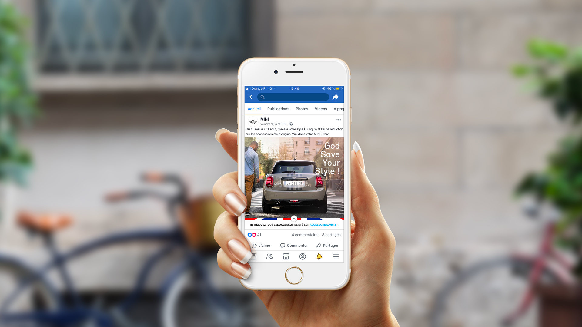 MINI, publication Facebook « God Save Your Style ! » sur smartphone : l’arrière d’une MINI et ses feux Union Jack