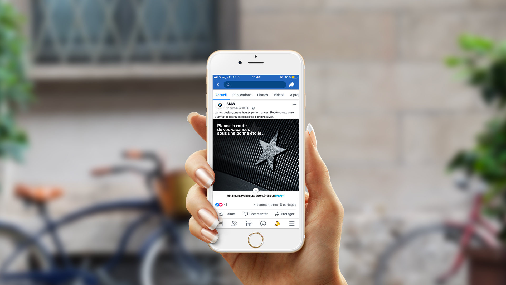 BMW, publication Facebook « Placez la route de vos vacances sous une bonne étoile » sur smartphone