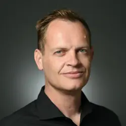 Scott Edmonds headshot