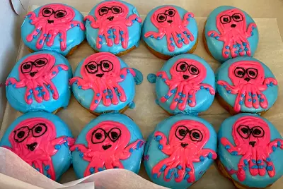 Cupcakes with Speki, the Spekit mascot
