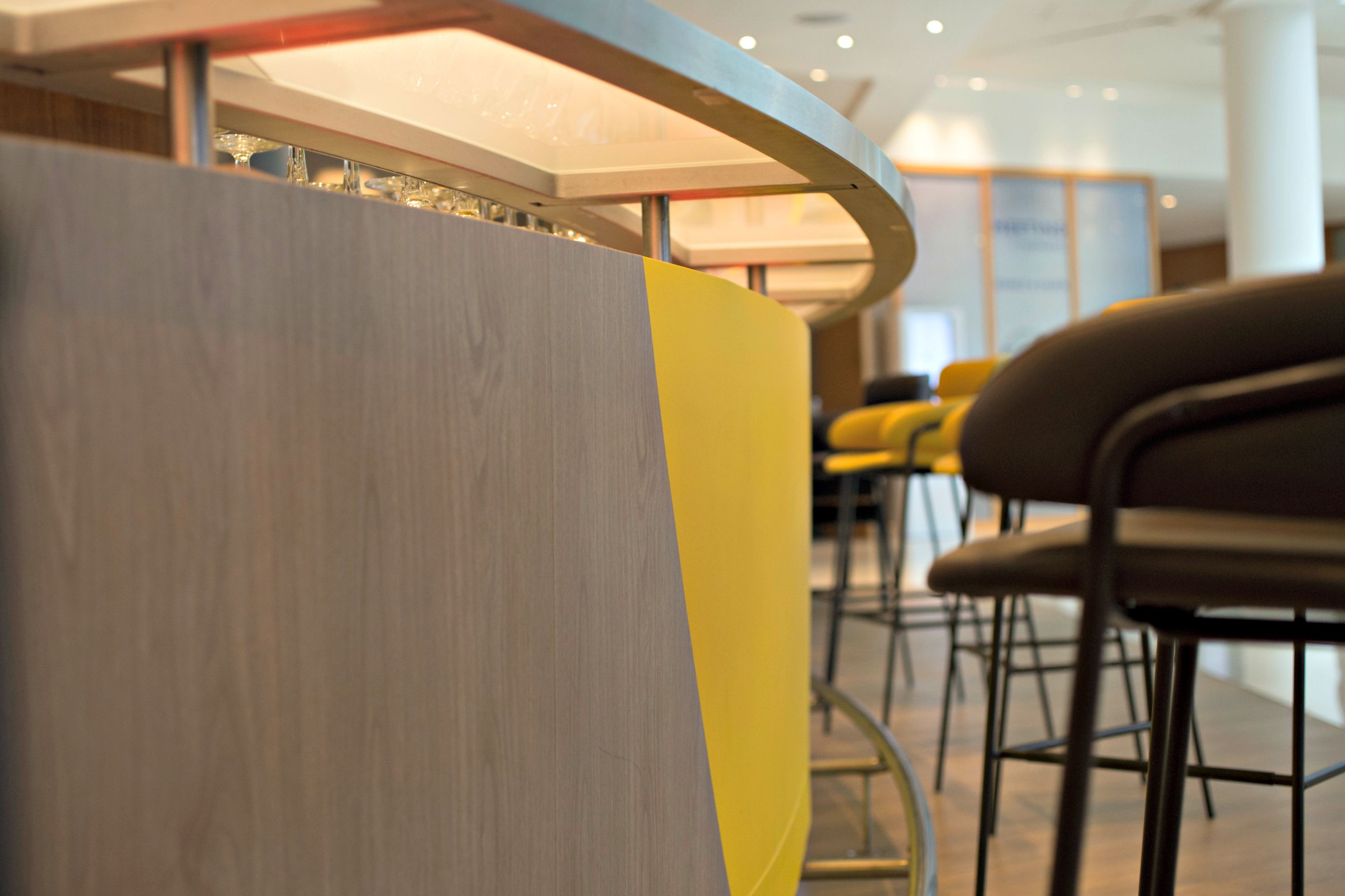 Novotel Roissy CDG: Detail der folierten Bartheke