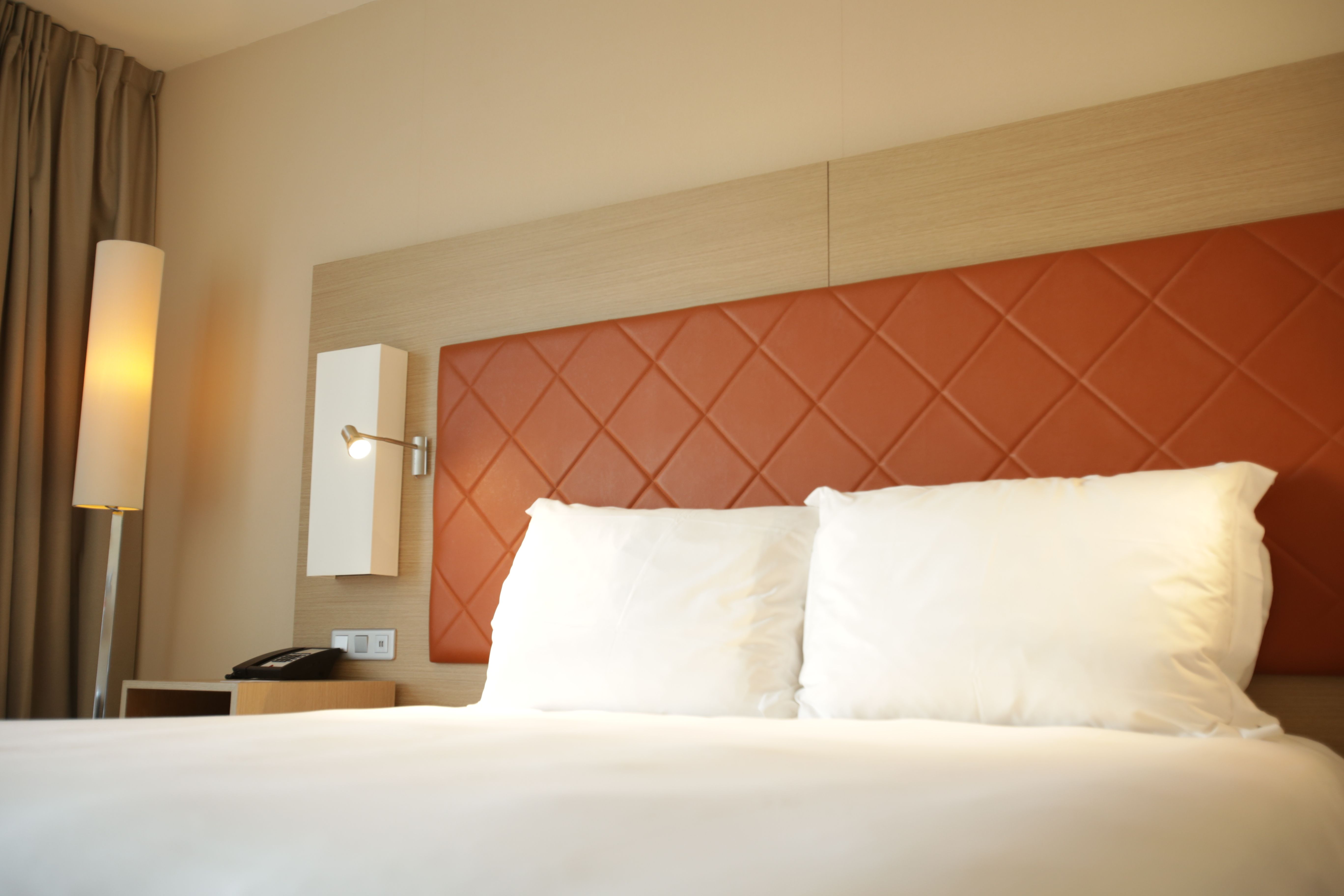 Radisson Blu Hotel Toulouse: Hotelzimmer mit foliertem Kopfteil, realisiert mit Cover Styl'