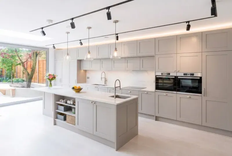 Transitional kitchen style