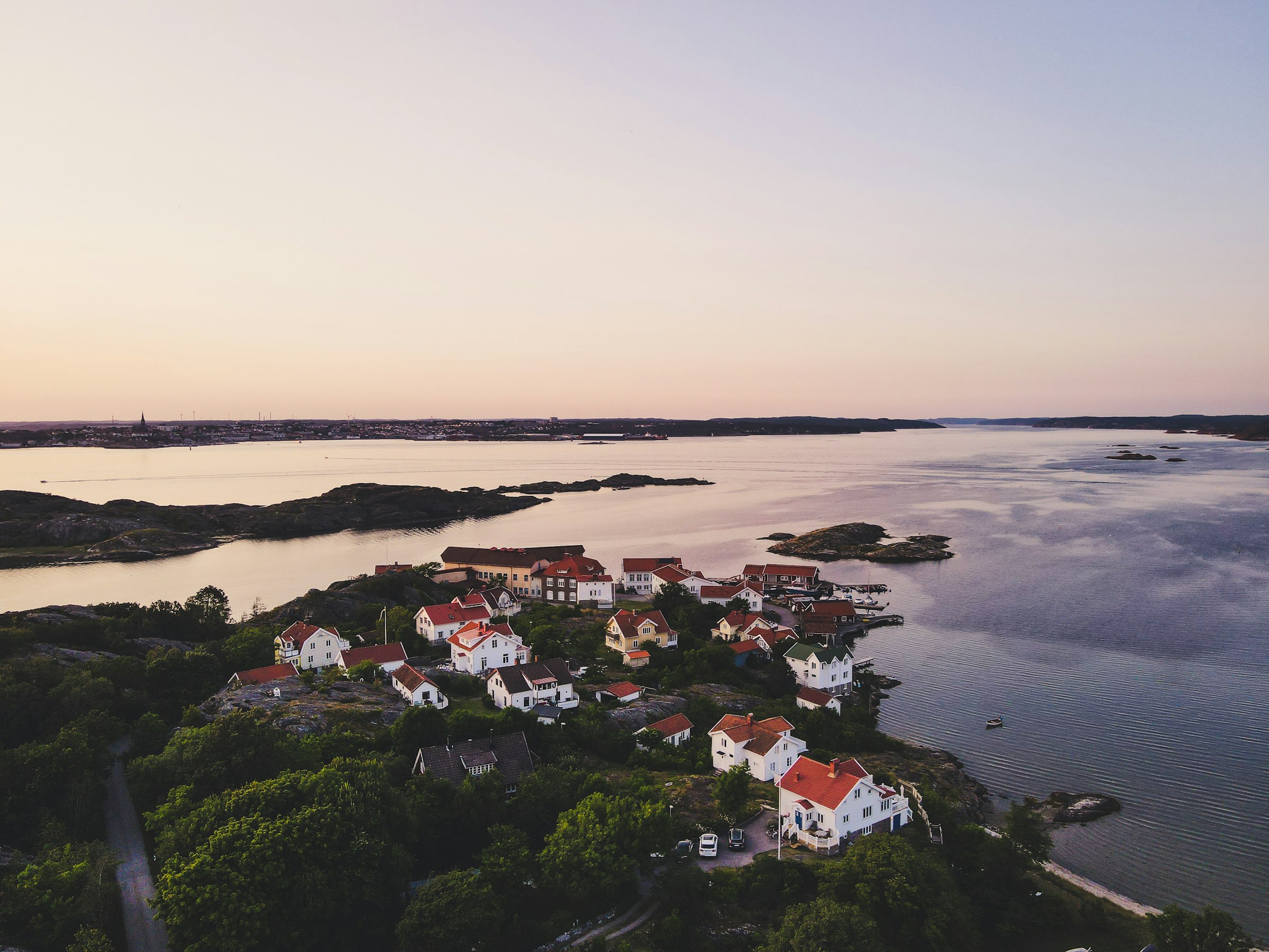 På vilket sätt har svenska ministrar mindre makt än andra?
