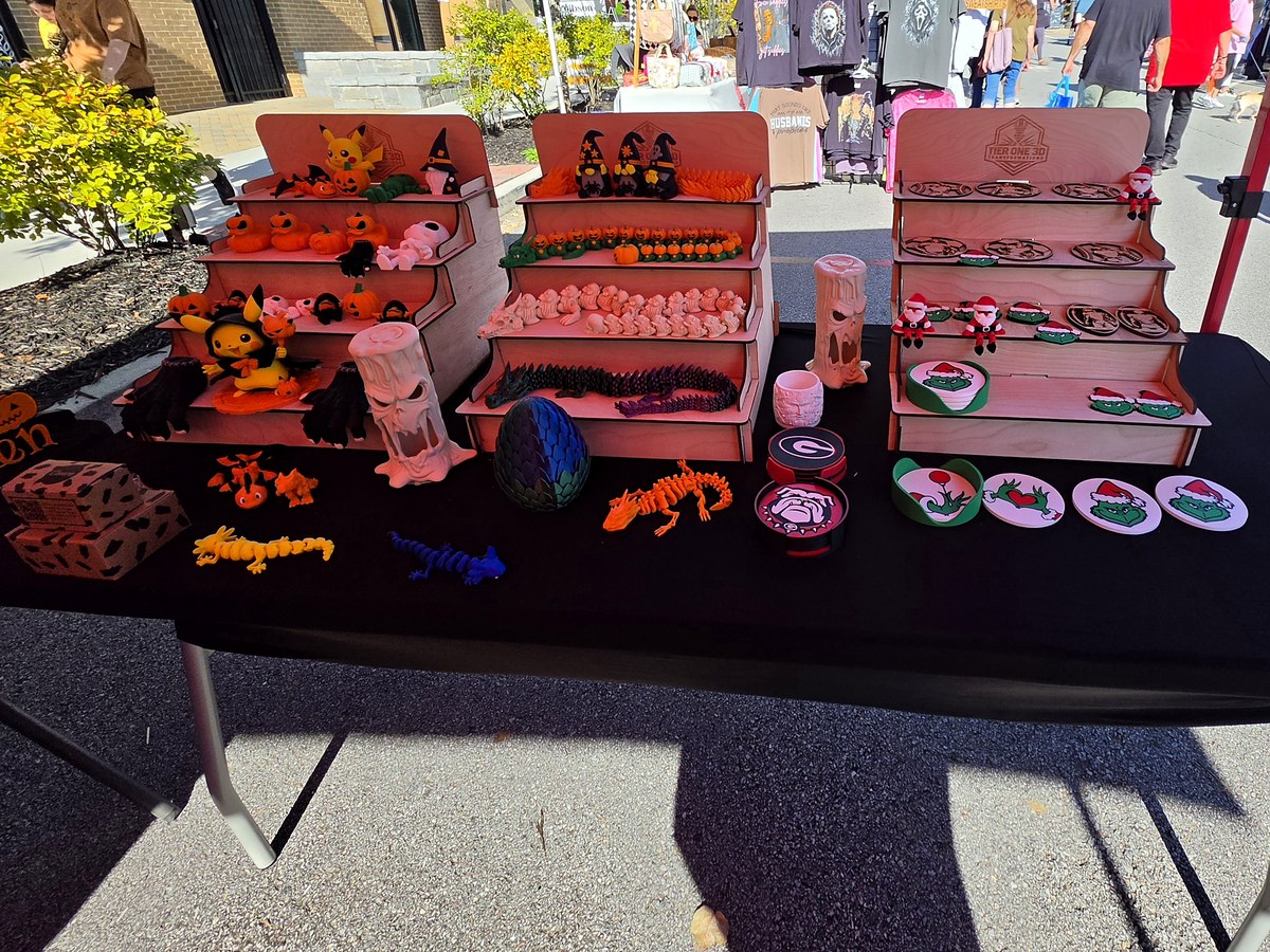 Tier One 3D booth at a local craft market