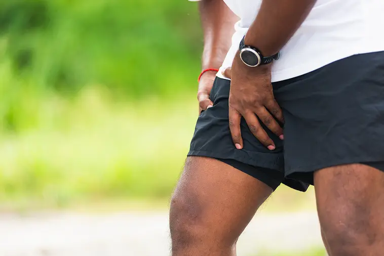Hamstringblessure: zo herken je hem en herstel je sterker