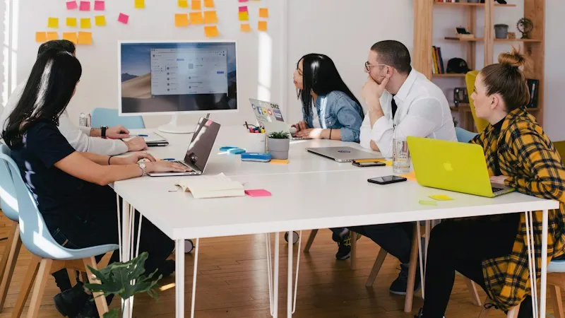 Team planning around a table