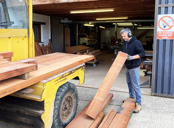 Wood intake and preparation in the mill