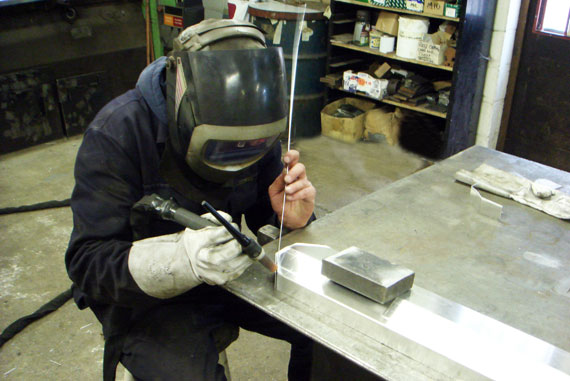 Welding aluminium cappings in-house