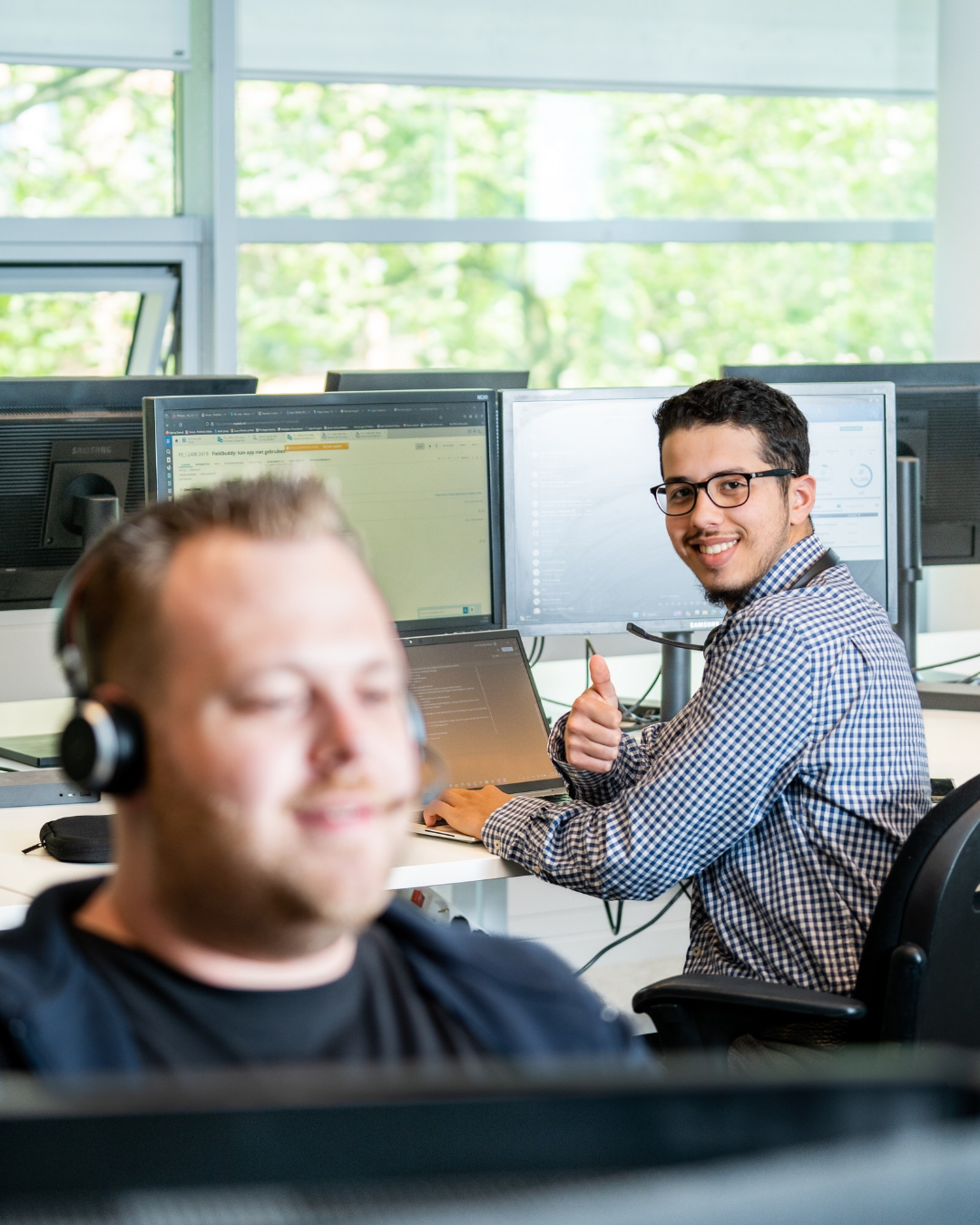 Collega's van igen IT aan het werk