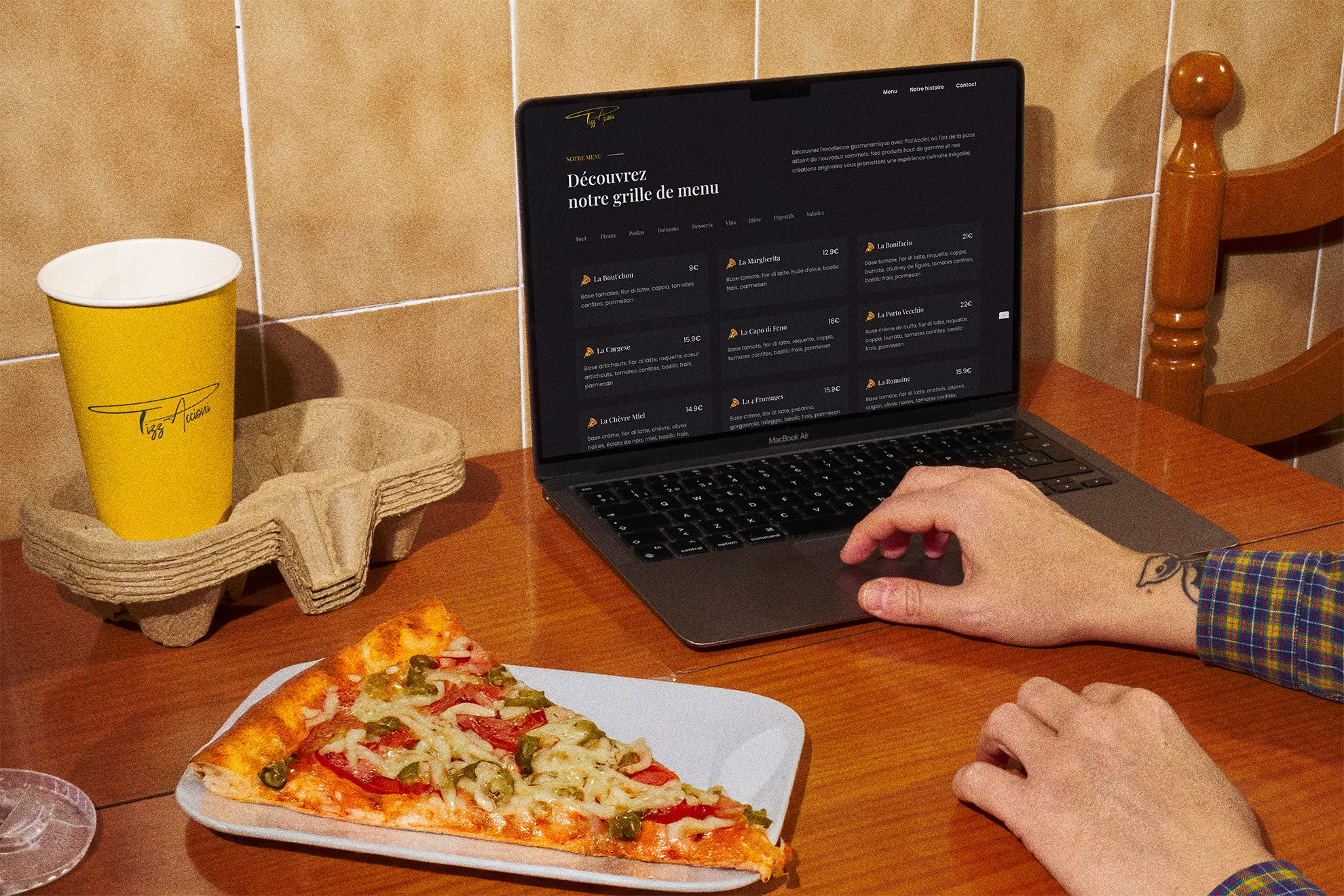 Site web de Pizz'Accioni affiché dans le restaurant