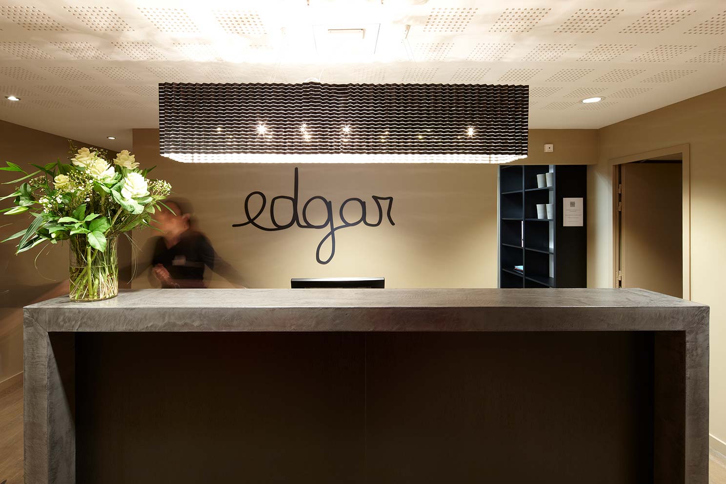 hotel-edgar-homepage-header-reception