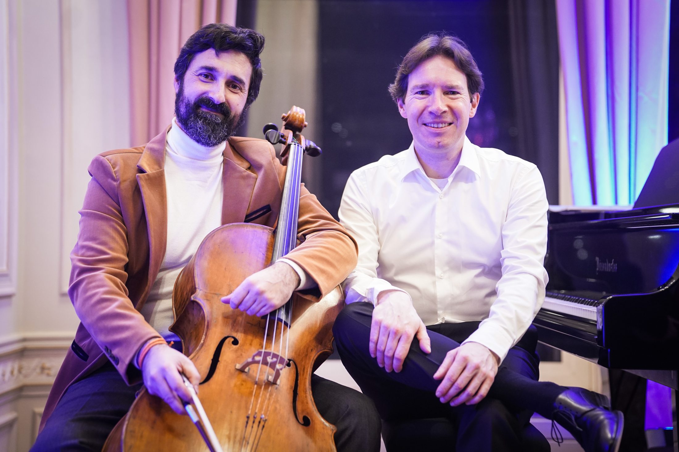Olsi Leka met cello en Peter Caelen bij de vleugel