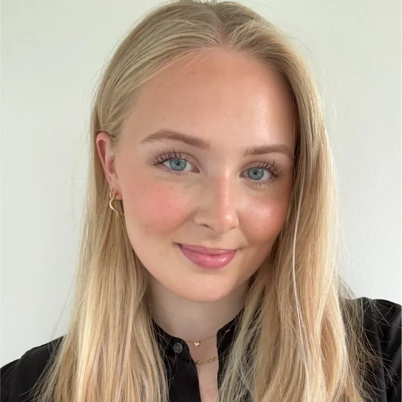 Portrait photo of a smiling woman with blonde hair