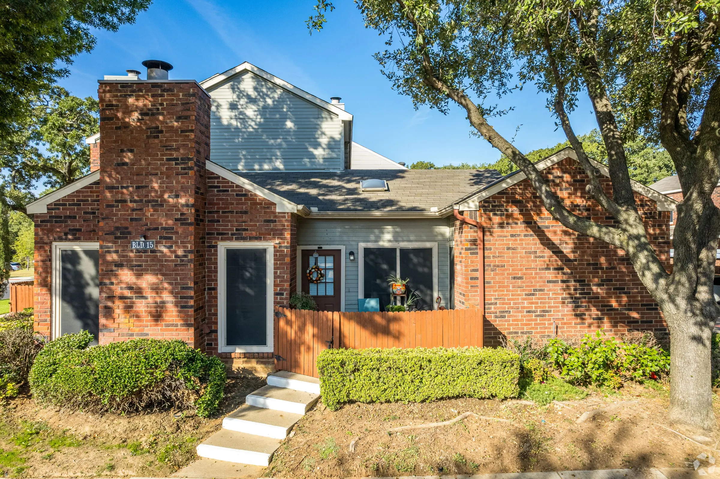 Exterior of building at Willow Ridge Townhomes in Euless, Texas