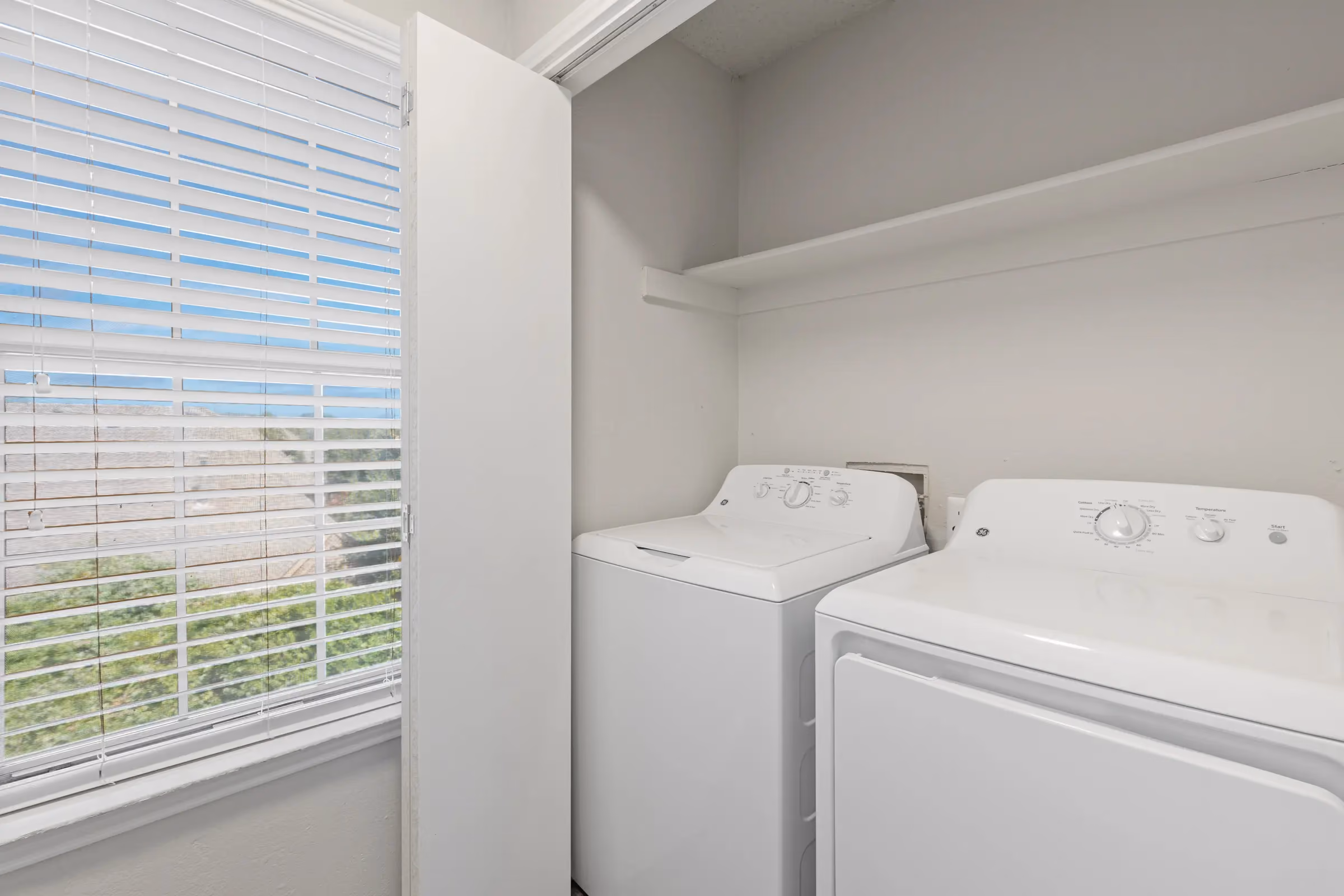 Washer and dryer at Willow Ridge Townhomes and Apartmnets in Euless, Texas