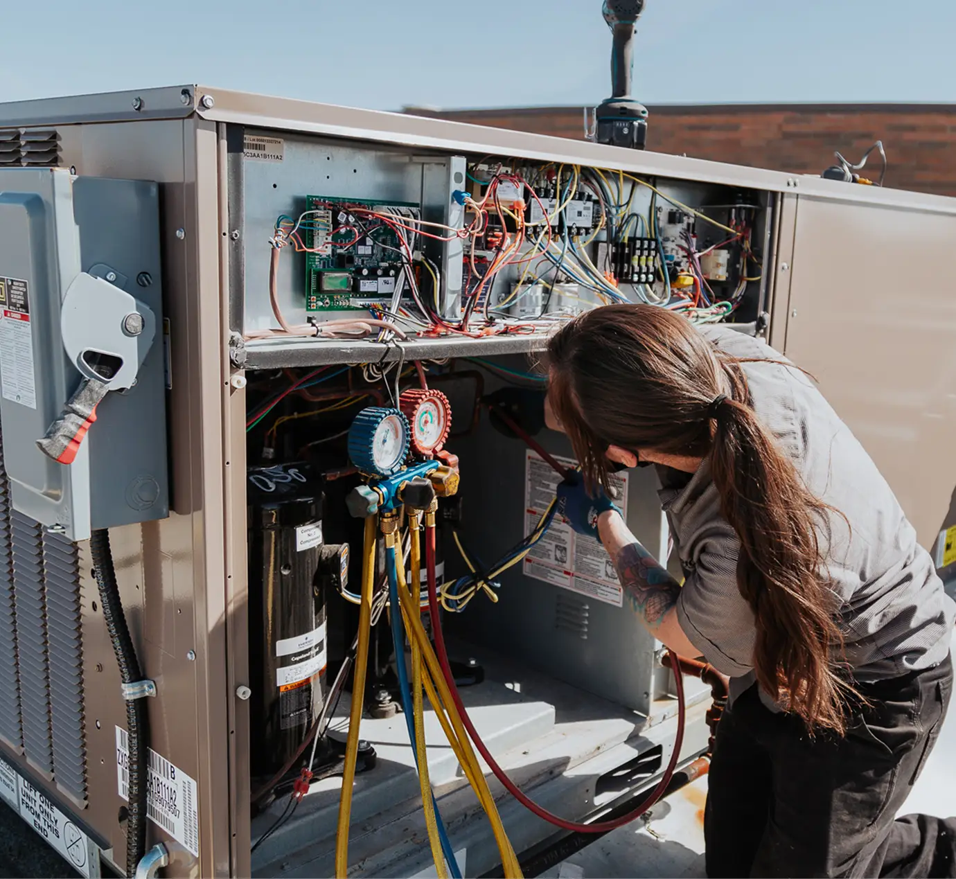 Nordic technician servicing a rooftop unit