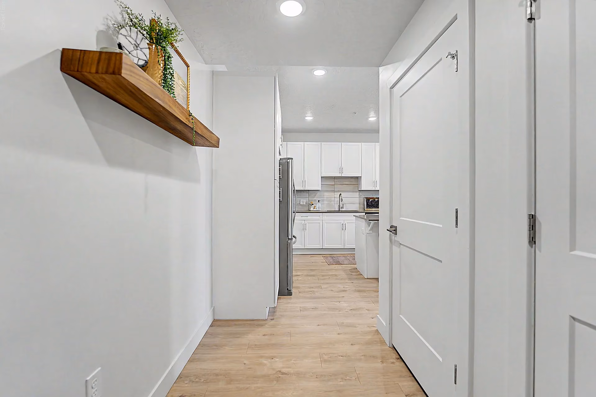 Interior entry hallway with view of kitchen