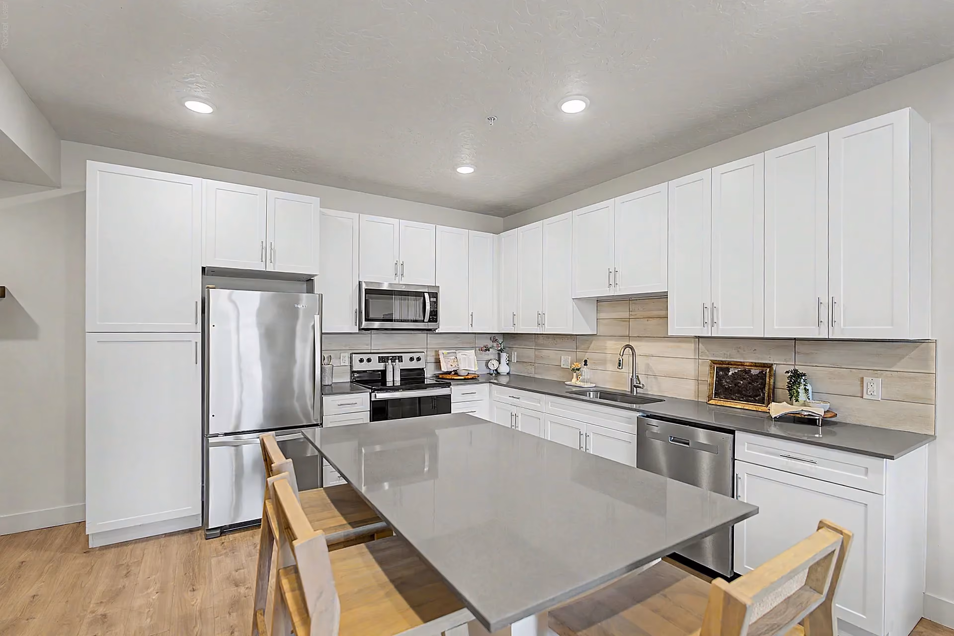 Kitchen island with barstool seating