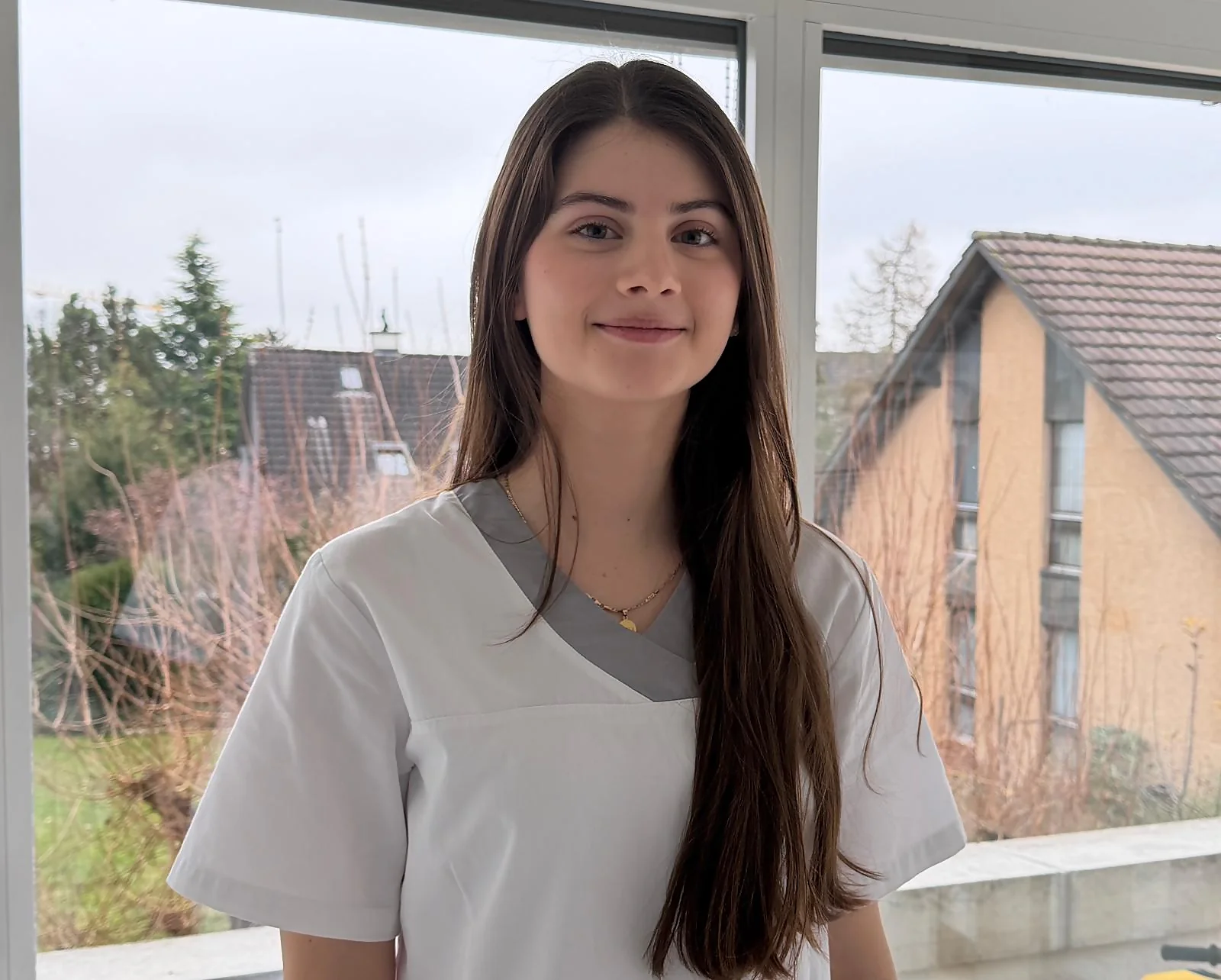 Anisa Xhelili, Lernende Dentalassistentin in der Zahnarztpraxis Würenlos