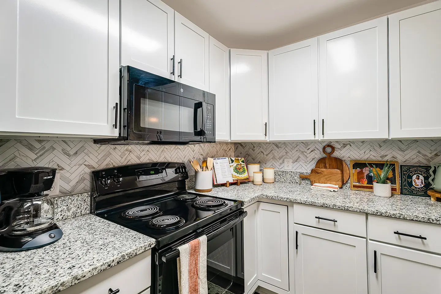 Apartment kitchen with full-size appliances