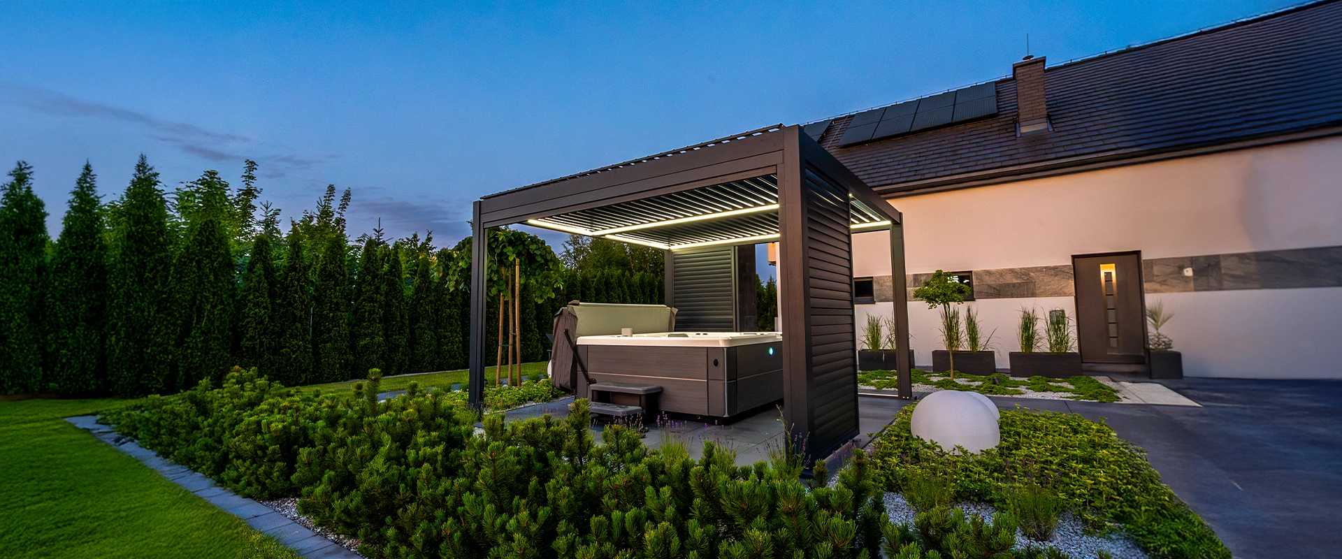 Collezione outdoor Amorosi Garden — arredi e pergole per vivere il giardino