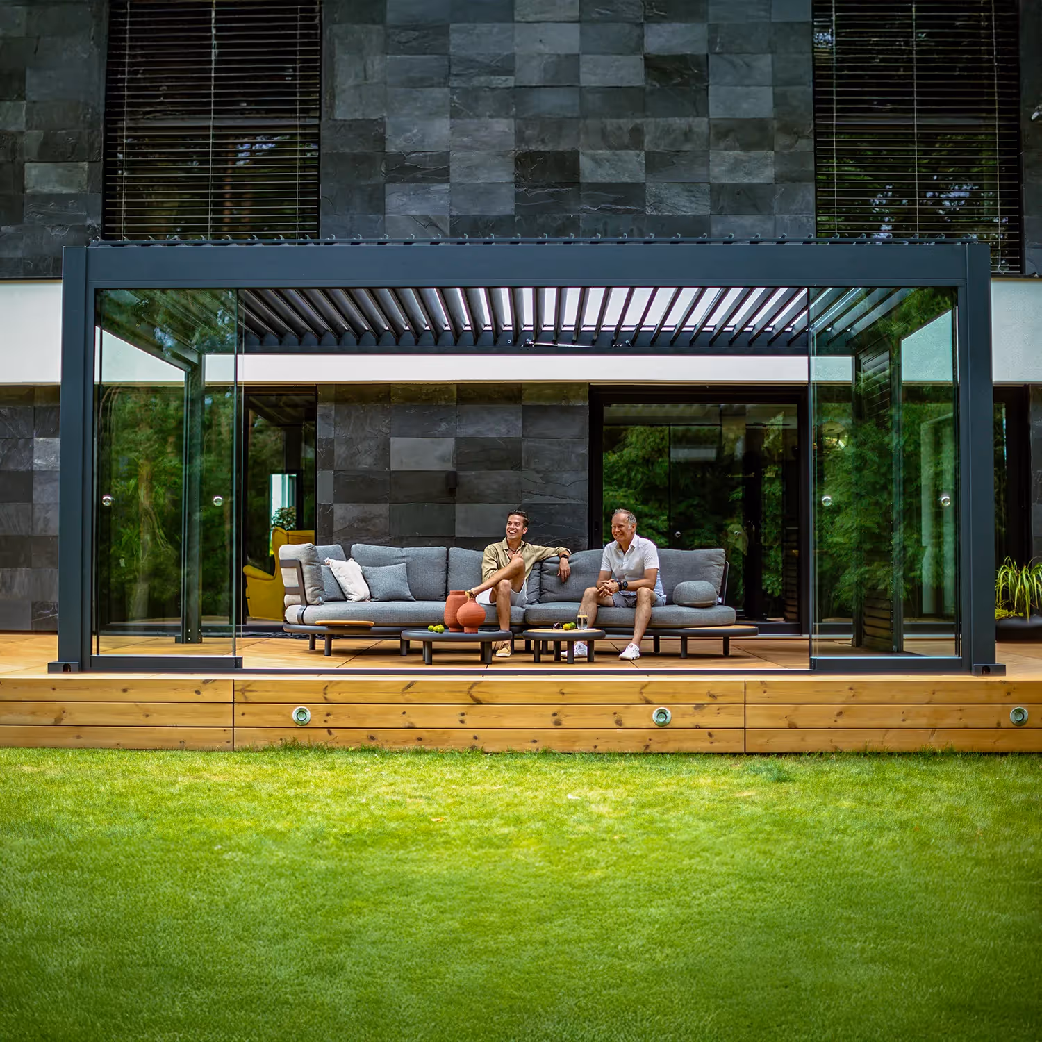 Pergole bioclimatiche Amorosi Garden — strutture in alluminio per giardino e terrazzo