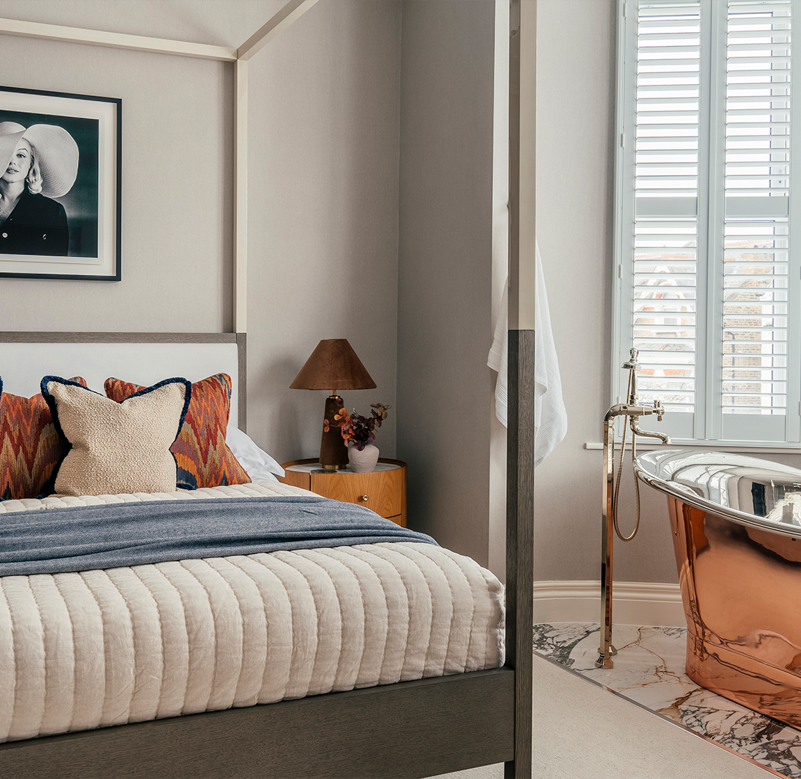 Bedroom with a four-poster bed and copper bath