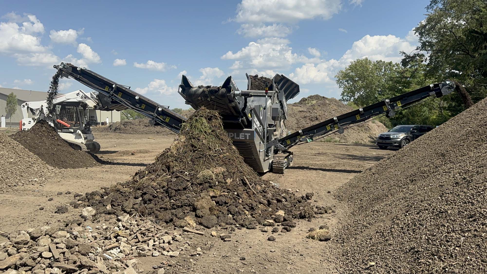 Skid steer loading the mobile screener