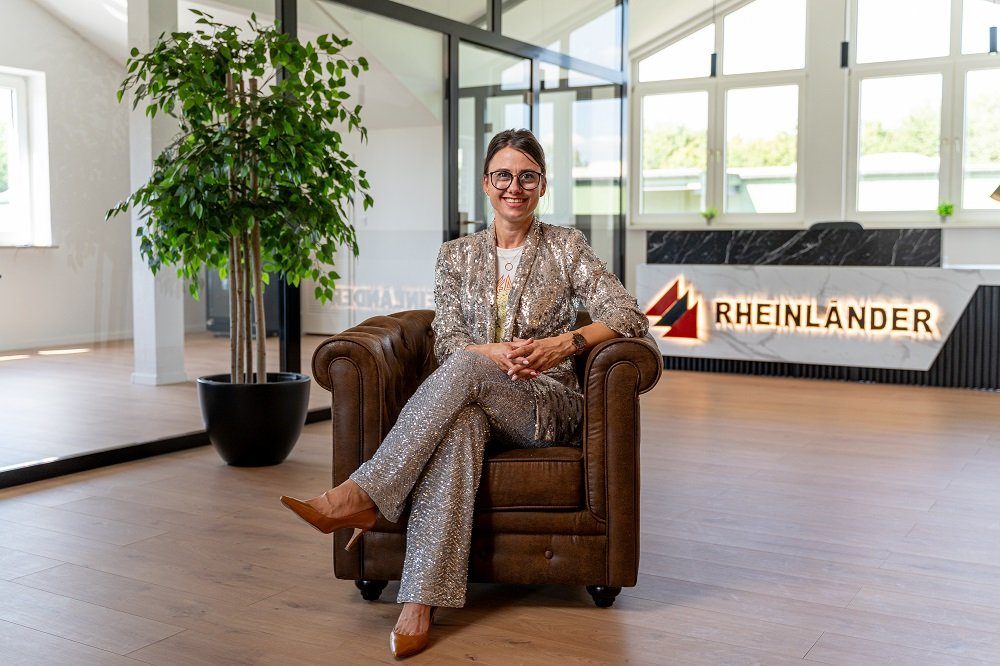 Lounge mit Ledersessel im Rheinländer Business Center