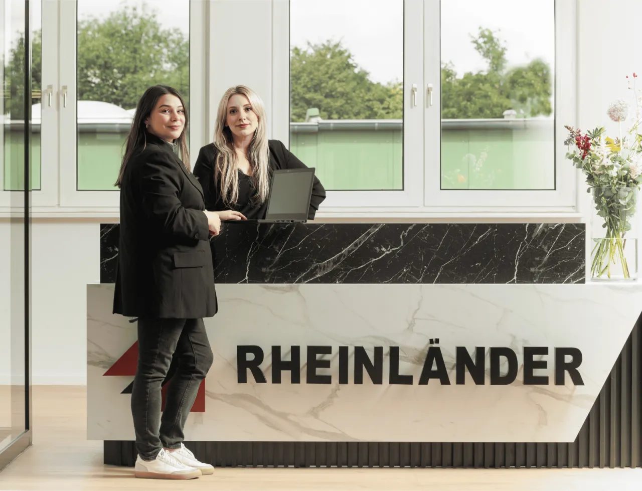 Das Team am Empfang des Rheinländer Business Center
