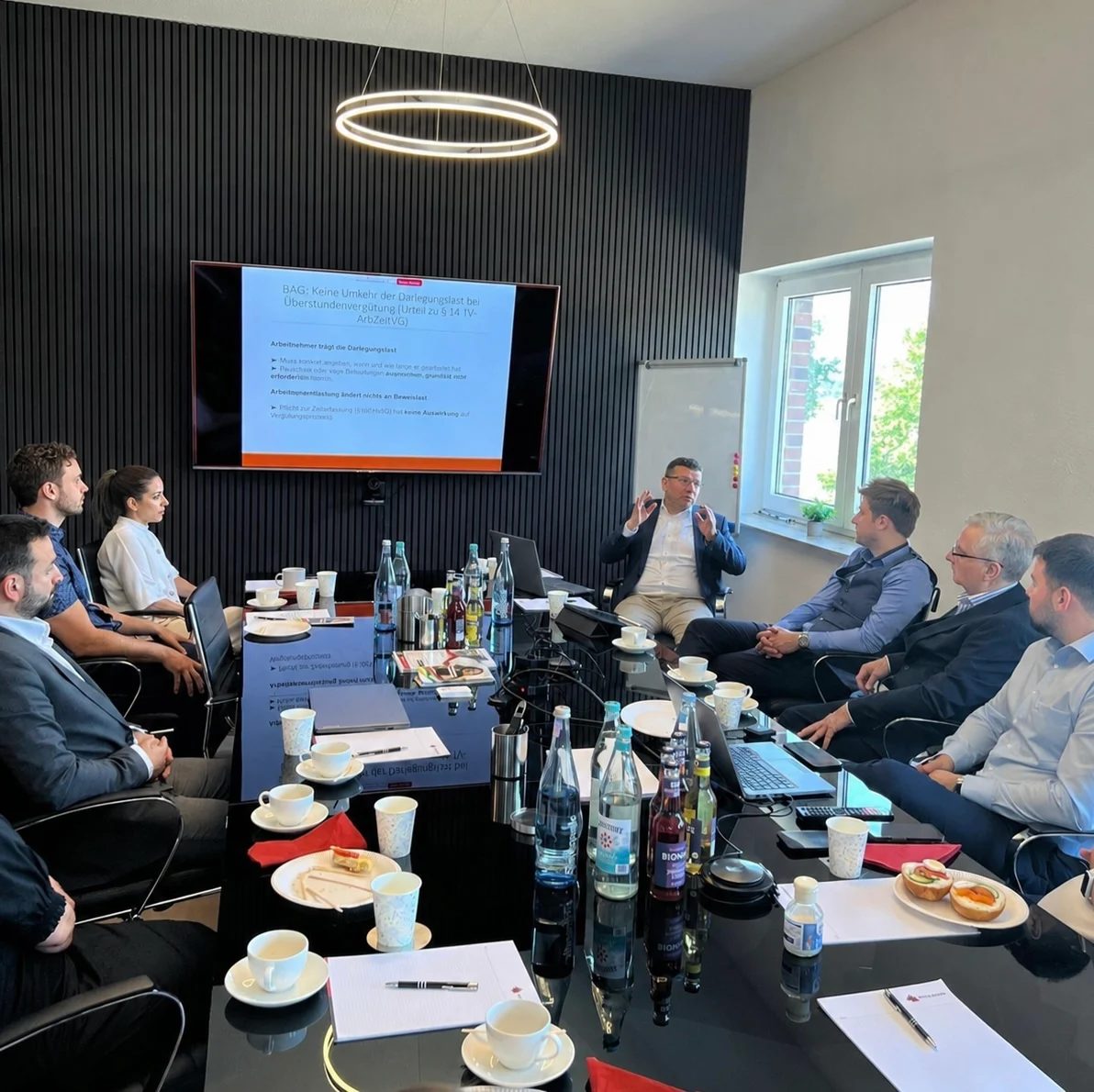 Netzwerktreffen im Konferenzraum des Rheinländer Business Center