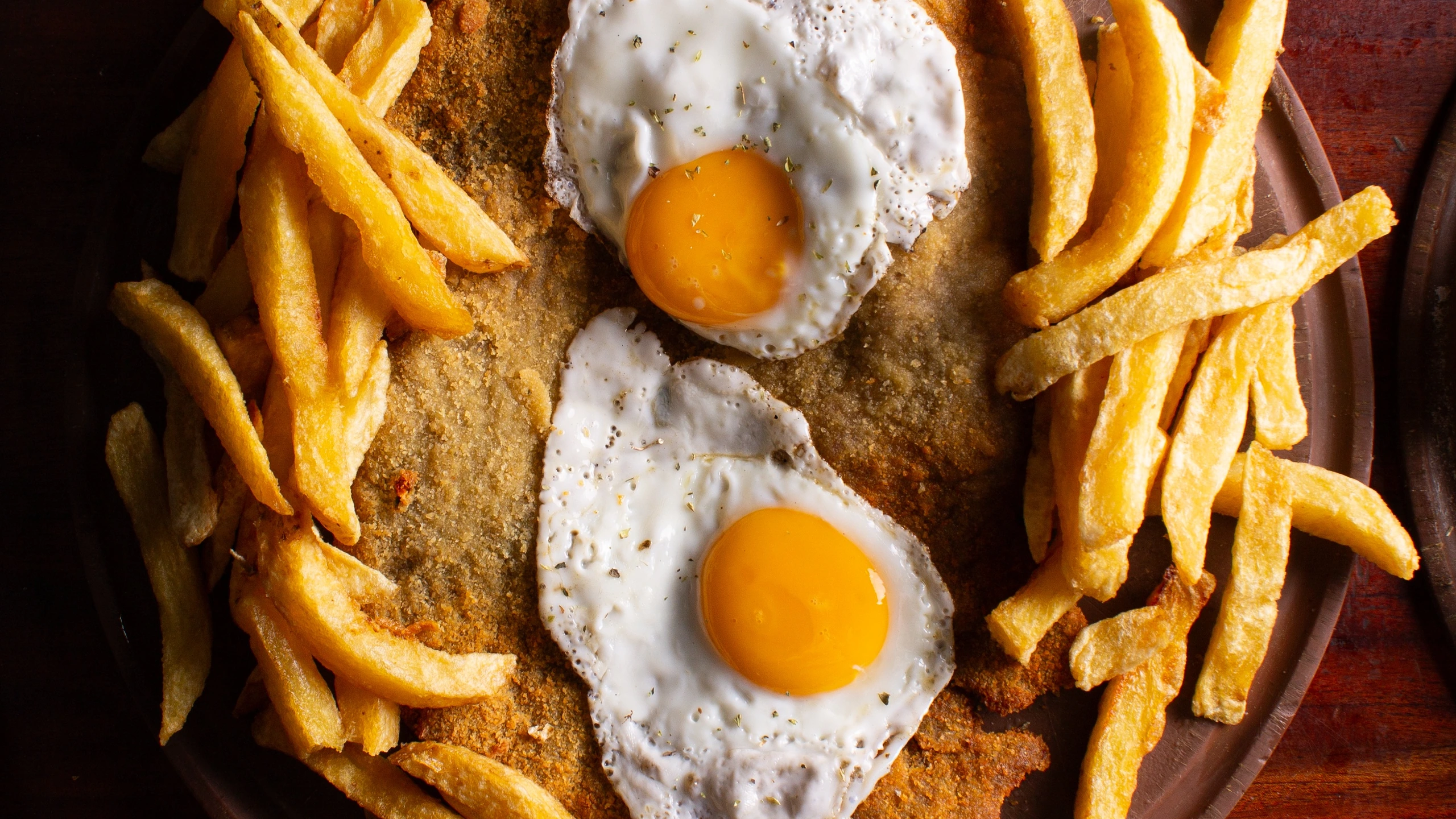 Fried eggs and chips on toast