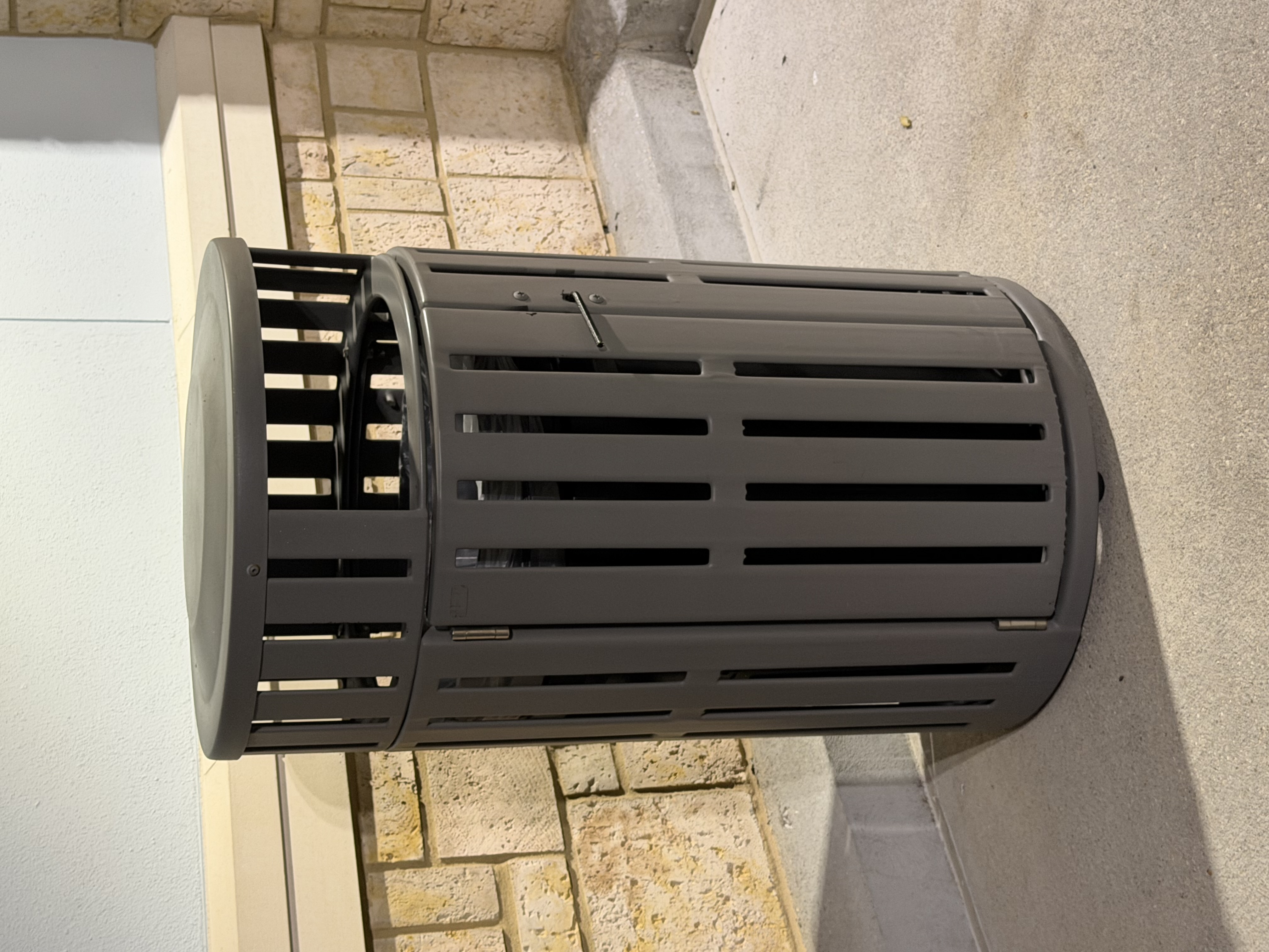 Richards Maintenance trash can and liner service