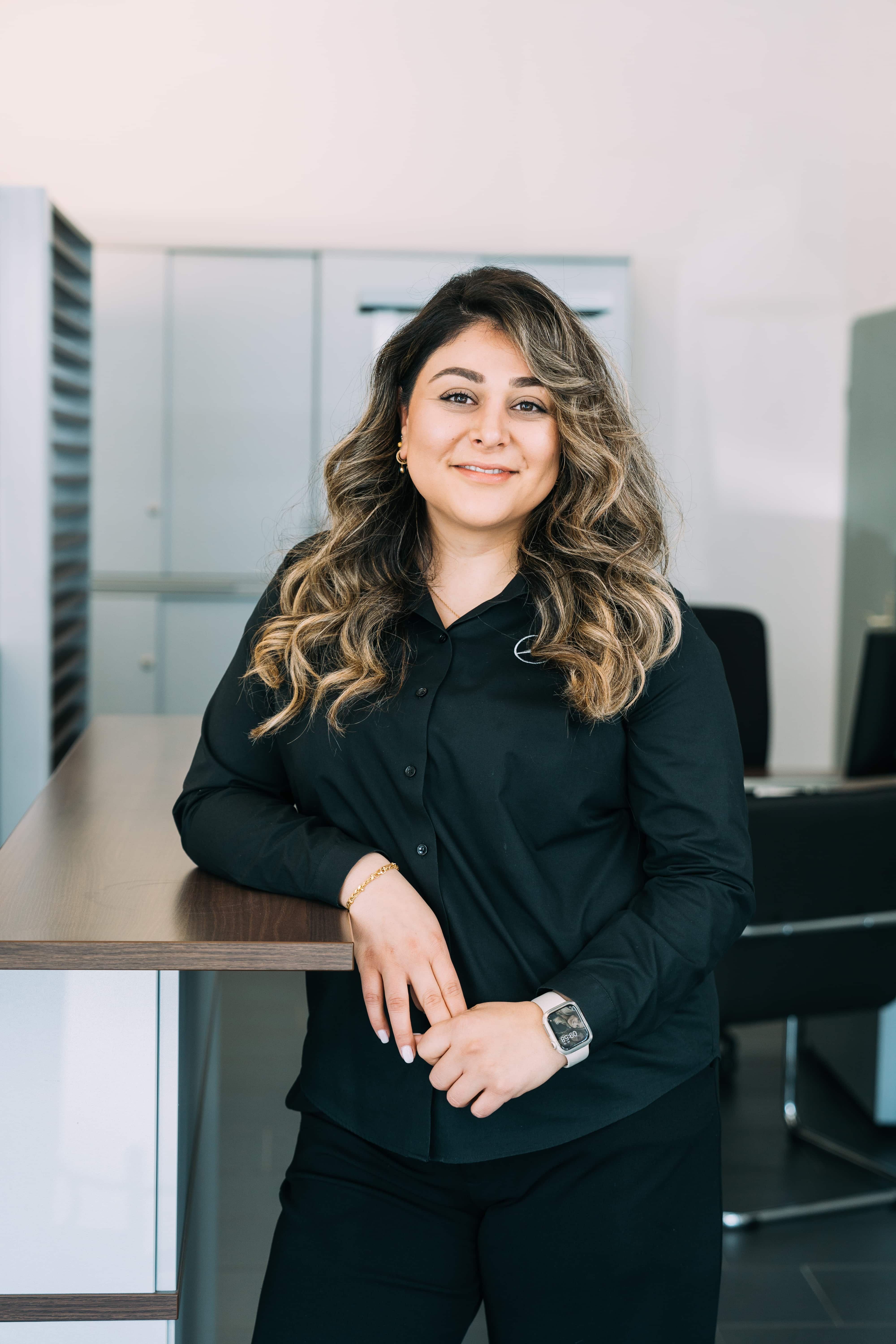 Portrait von Aysel, Team Autohaus Meyer