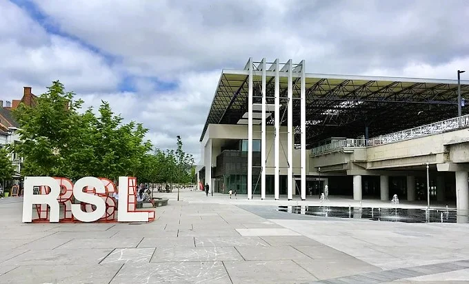 Stationsplein van Roeselare met RSL letters