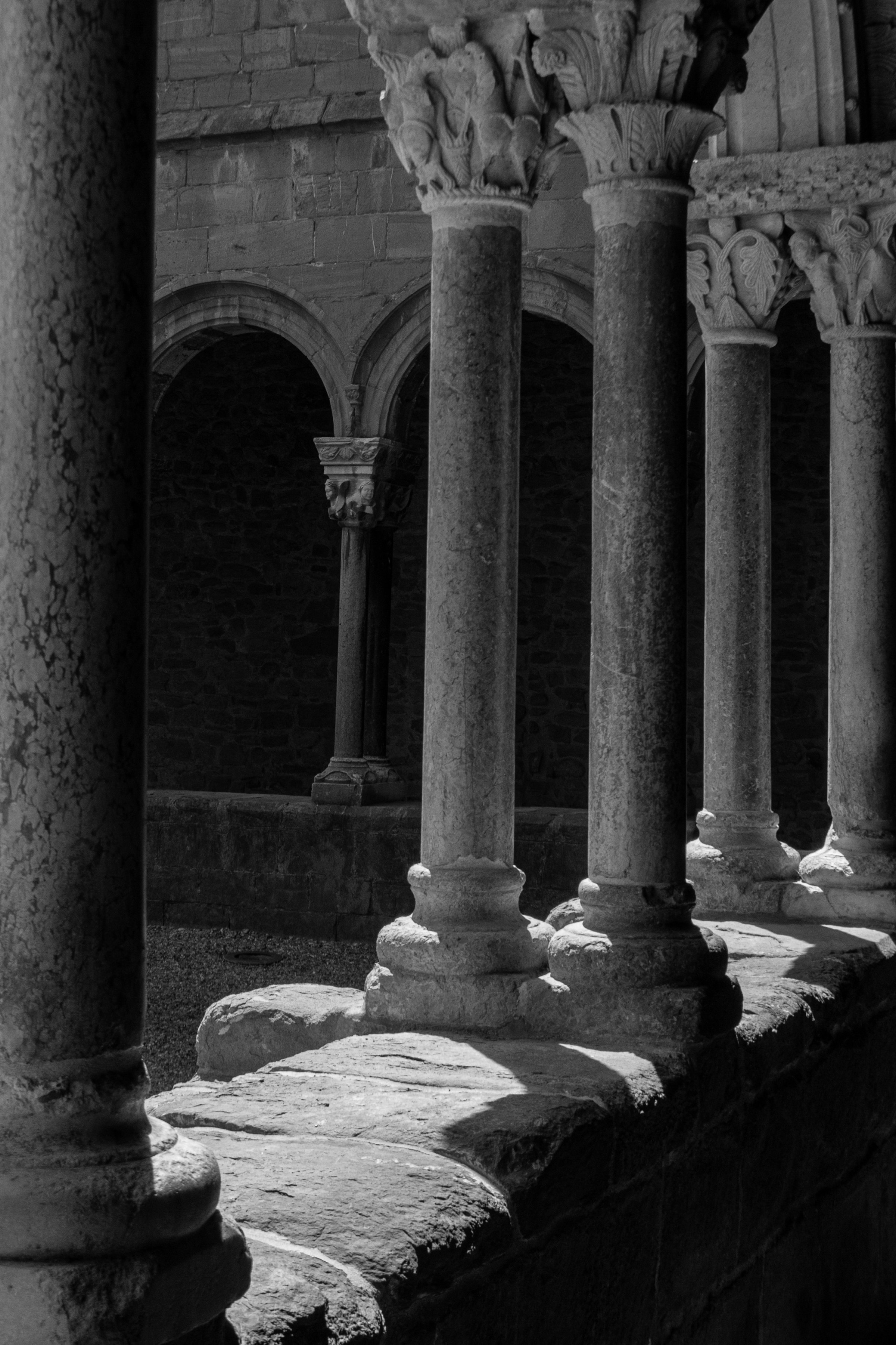 Columnas y arcos de piedra